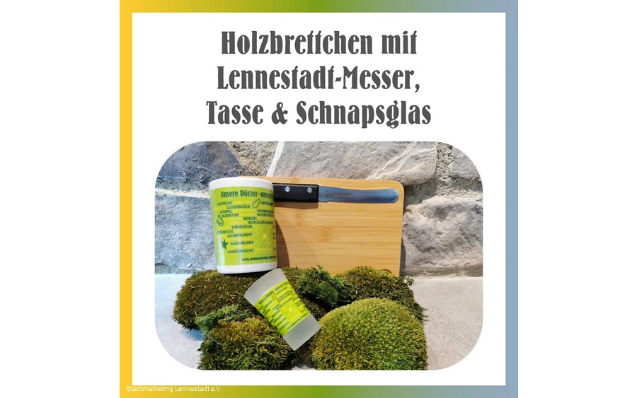 Holzbrett mit Messer, Tasse & Schnapsglas